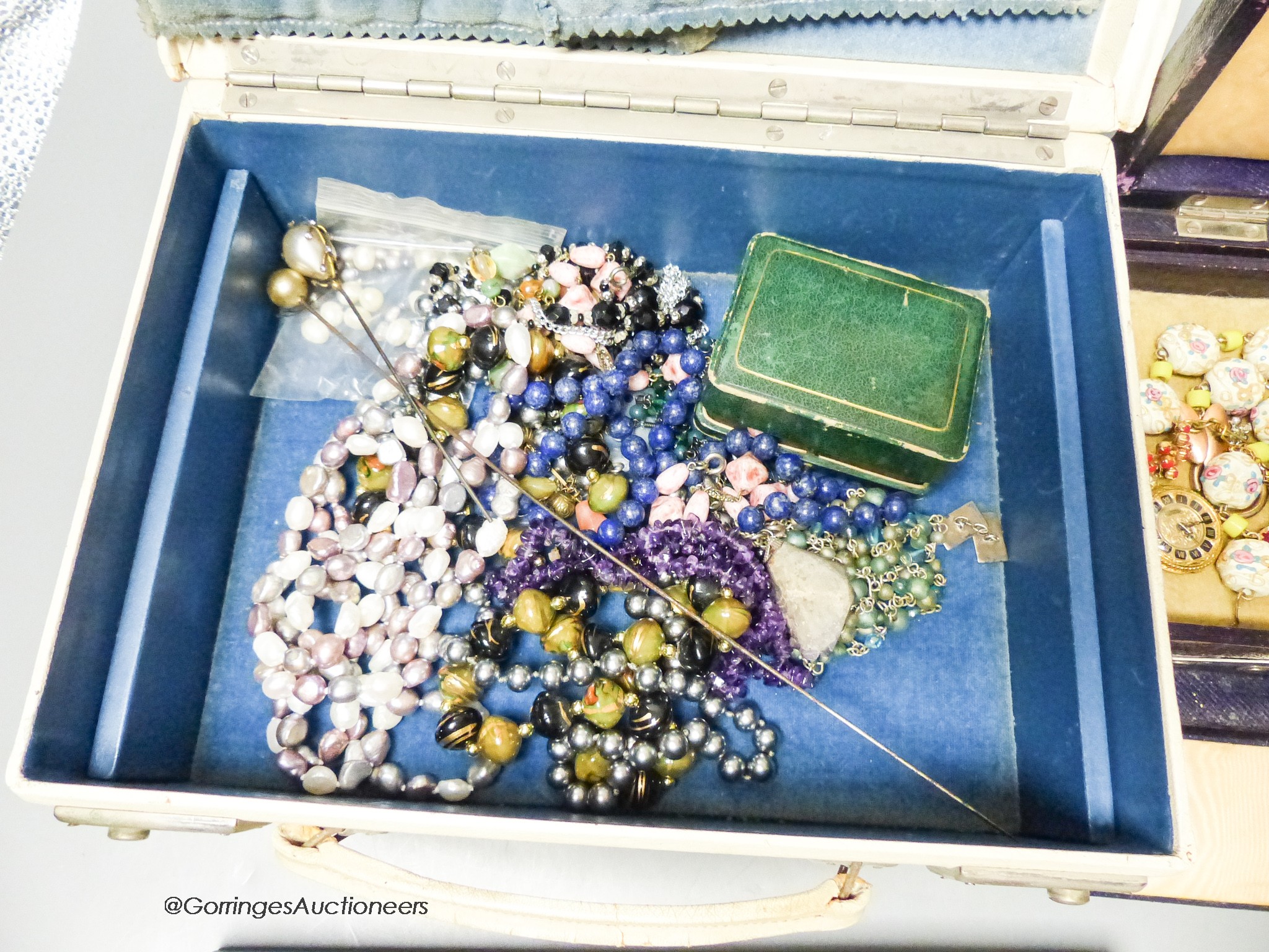 A quantity of assorted Victorian and later jewellery including single strand cultured pearl necklace with white metal (stamped) platinum clasp, rings, brooches, necklaces etc.